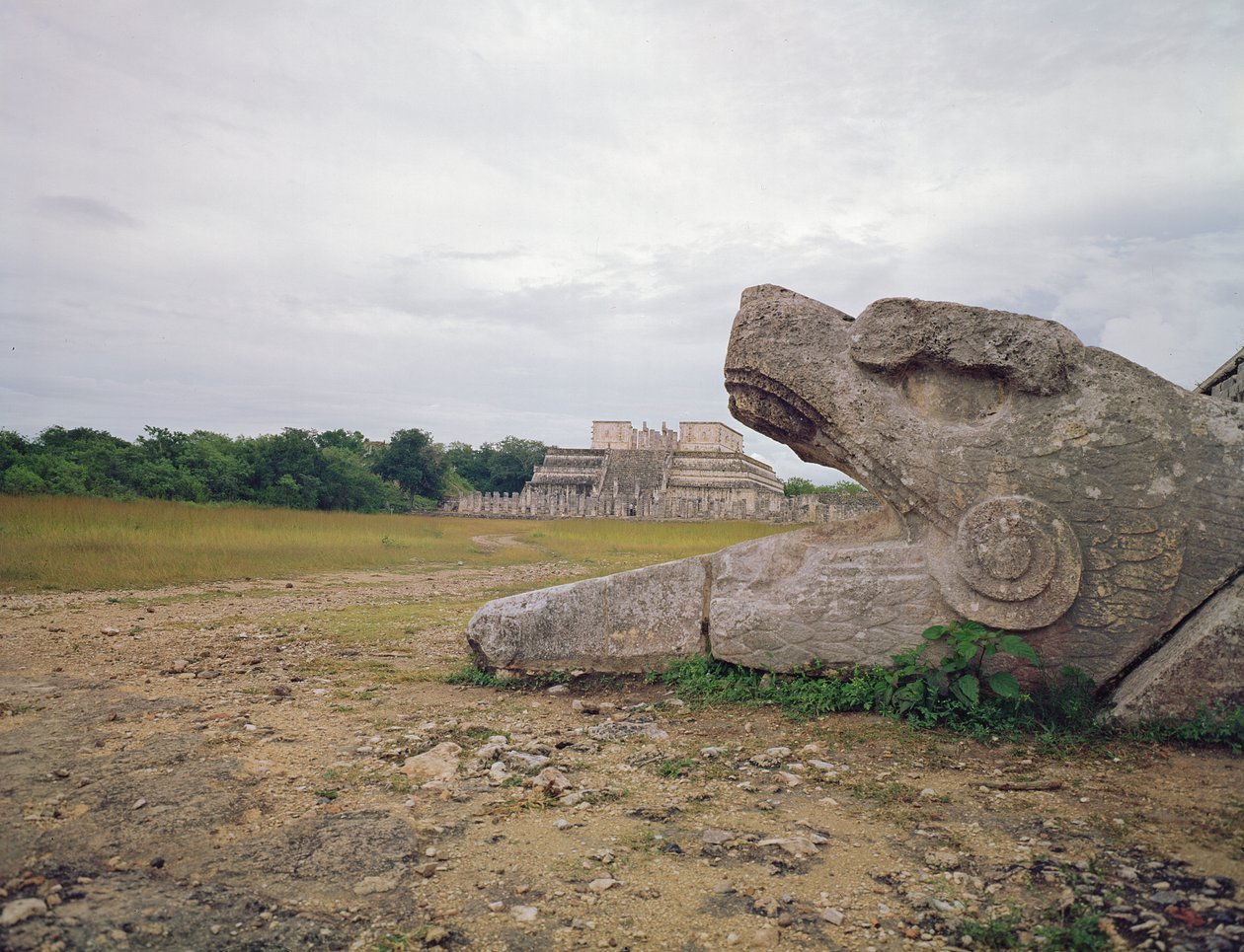 Tempel van de krijgers en slangenzuil door Mayan