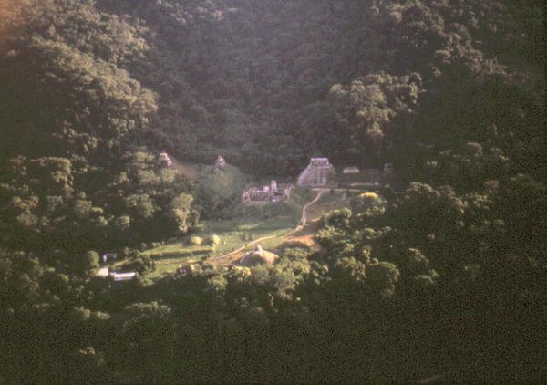 Luchtfoto van de ruïnes door Mayan