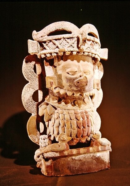 Wierookbrander die een mythologische vogel met een mensenhoofd voorstelt, gevonden in een grot nabij Purulha, departement Baja Vera Paz, Post Klassieke Maya door Mayan