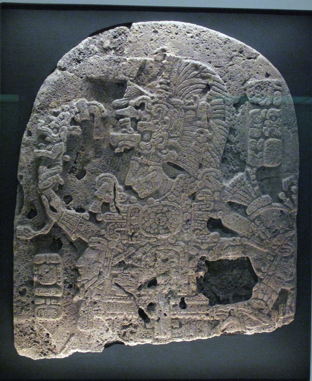 Paneelfragment met heerser, Peten-gebied, Late Klassieke periode door Mayan
