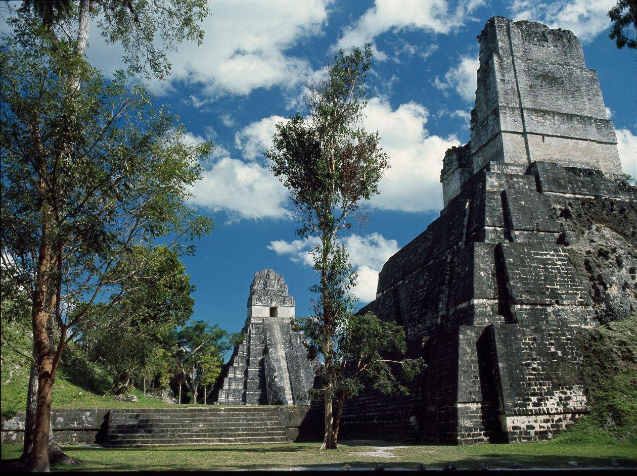 Tikal tempel II of tempel van de maskers, 7e tot 8e eeuw door Mayan
