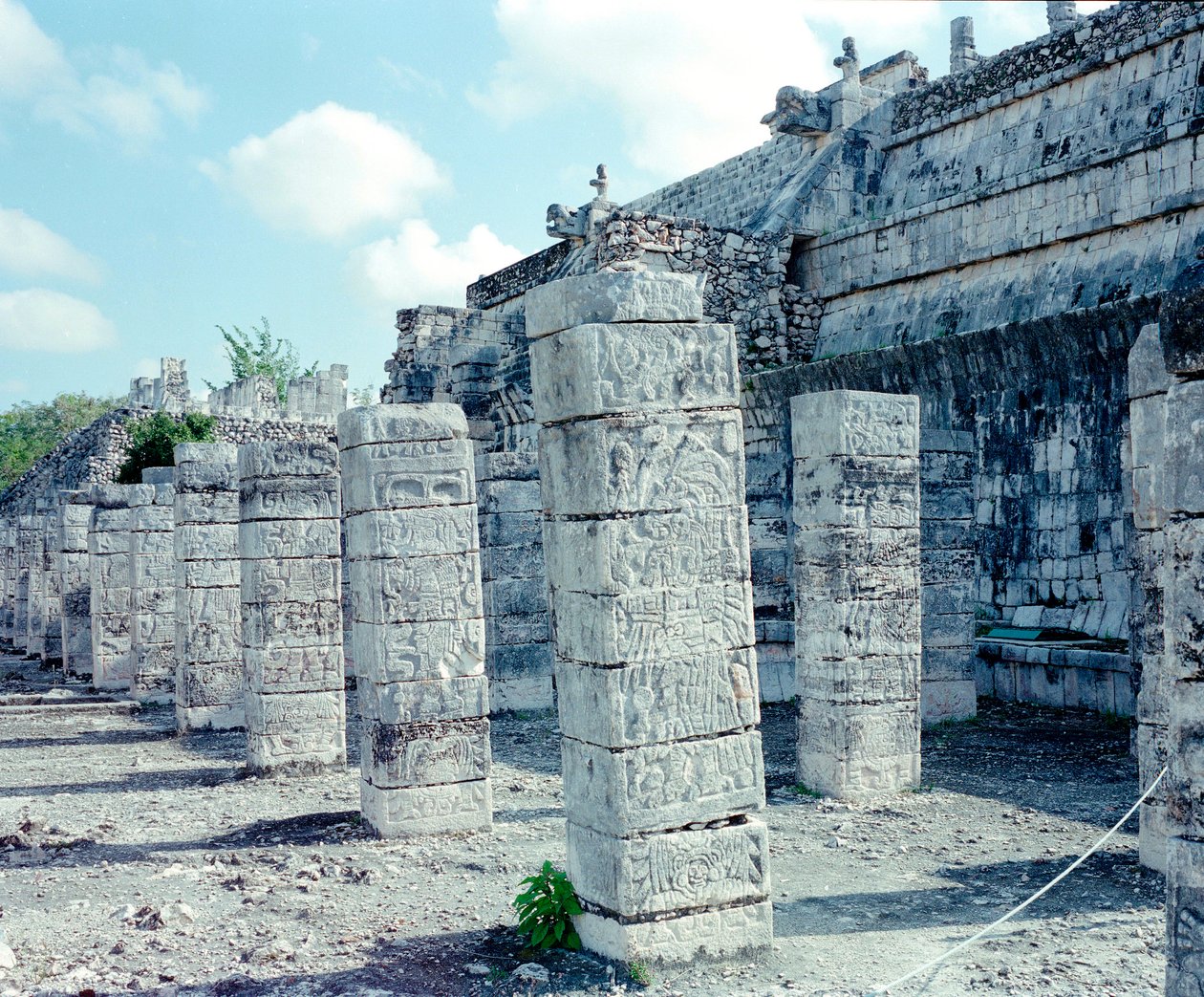 Precolumbiaanse beschaving: uitzicht op de site van Chichen Itza door Mayan Mayan