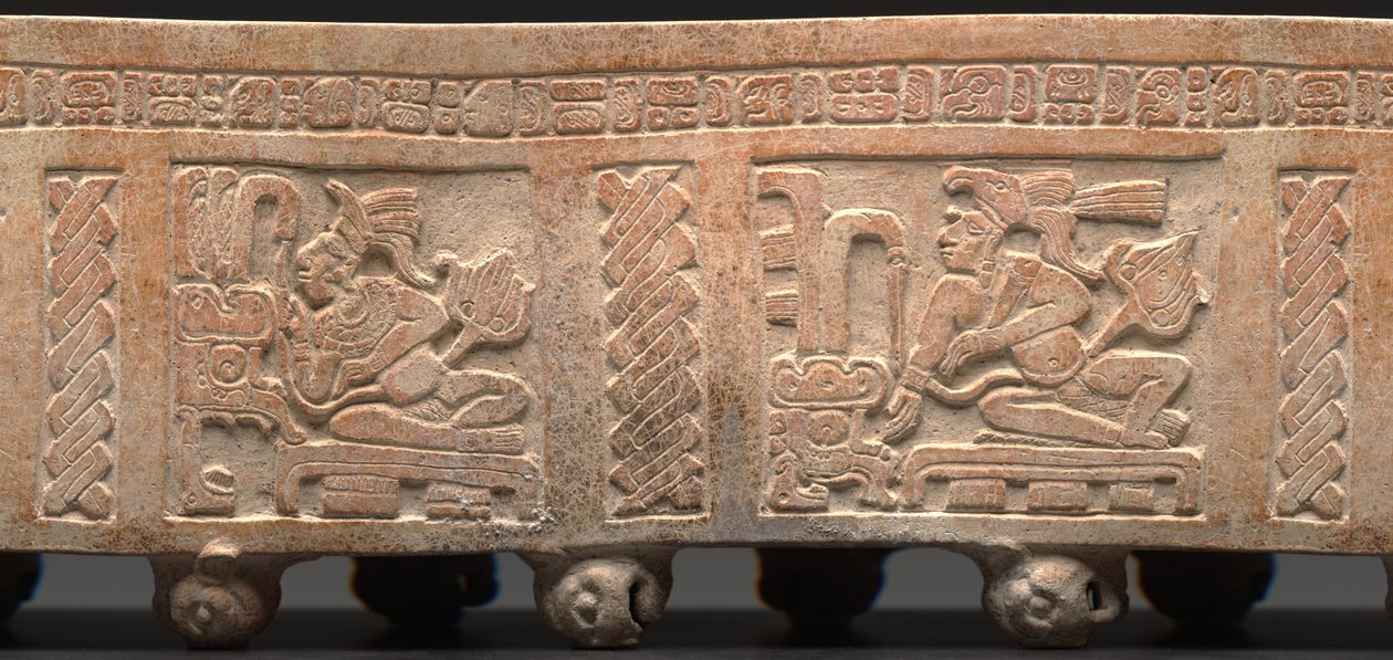 Driepootcilinder, gegraveerd: Gezeten heer met glyphische tekst door Mayan Mayan