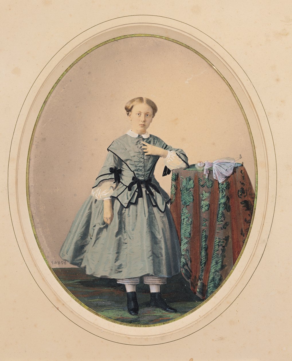 Portret van Madeleine de Malaret, een van de Petites Filles Modeles van de Gravin de Segur door Mayer Freres