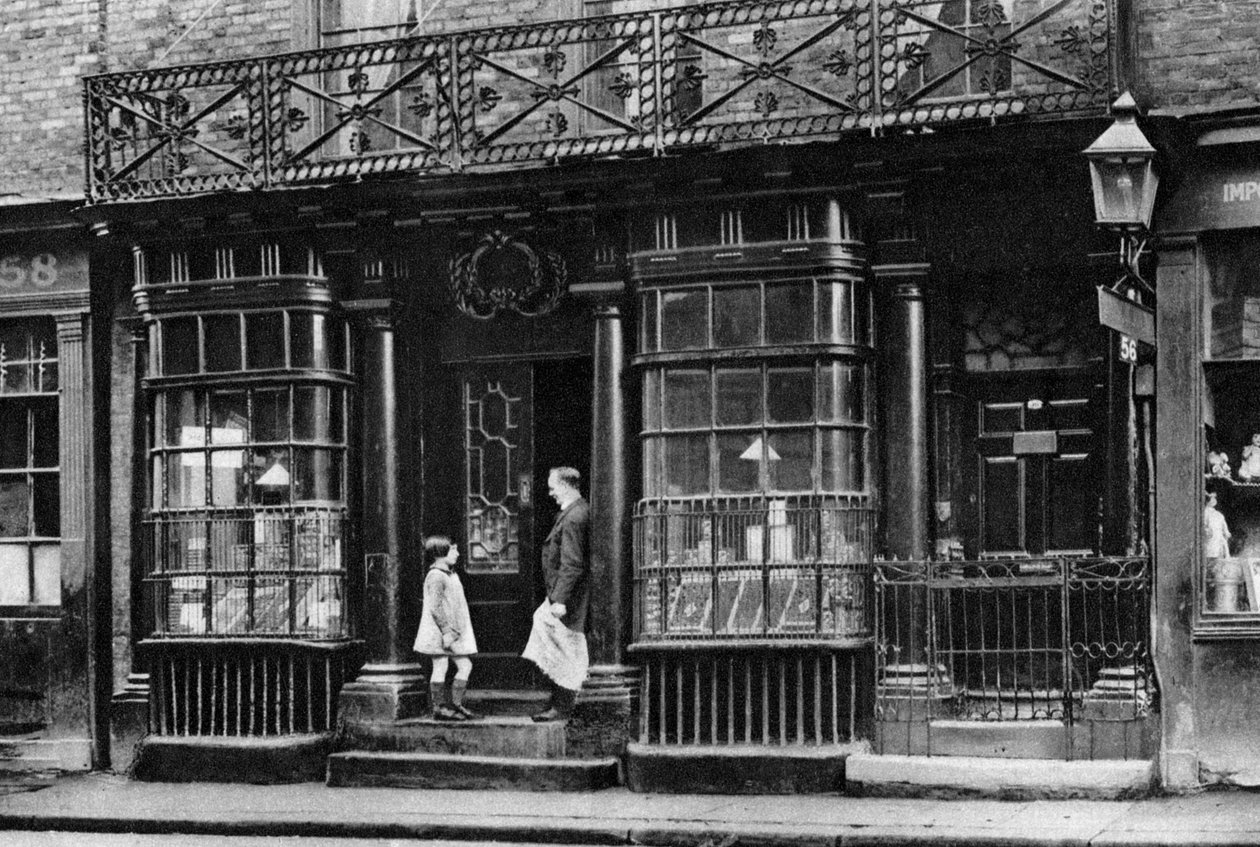 Een winkelgevel, Artillery Lane, bij Bishopsgate, Londen, 1926-1927 door McLeish