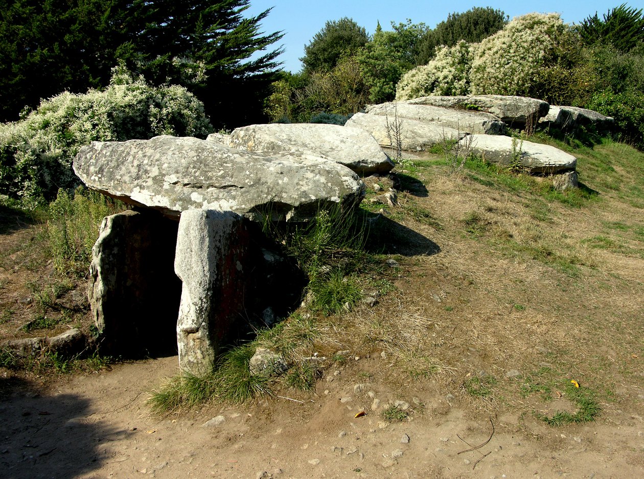 Les Pierres Plates, c.3500 v.Chr. door Megalithic