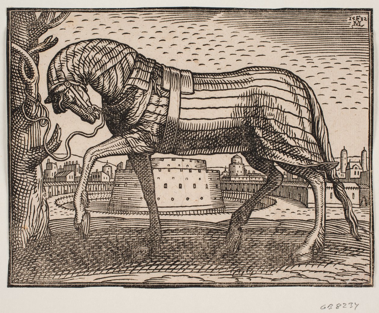 Paard, bedekt met schabrak, profiel naar links, vastgebonden aan een boom; op de achtergrond een stad met kegelvormig kasteel in een cirkelvormige gracht door Melchior Lorck