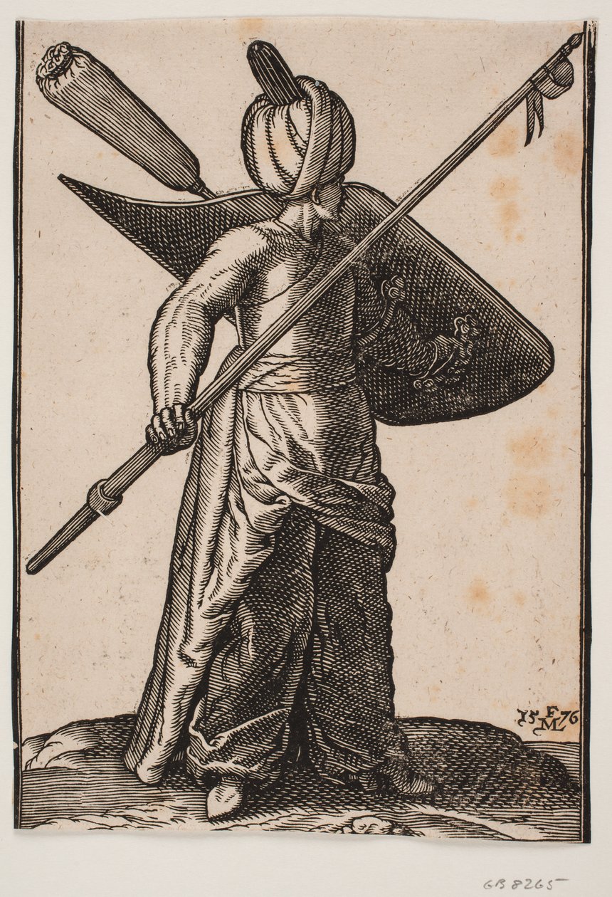 Staande soldaat, naar rechts gekeerd; op het hoofd een tulband, in de rechterhand een opgeheven lans met wimpel onder de punt; op de linkerarm een schild met een met stof omwikkelde veerbos door Melchior Lorck