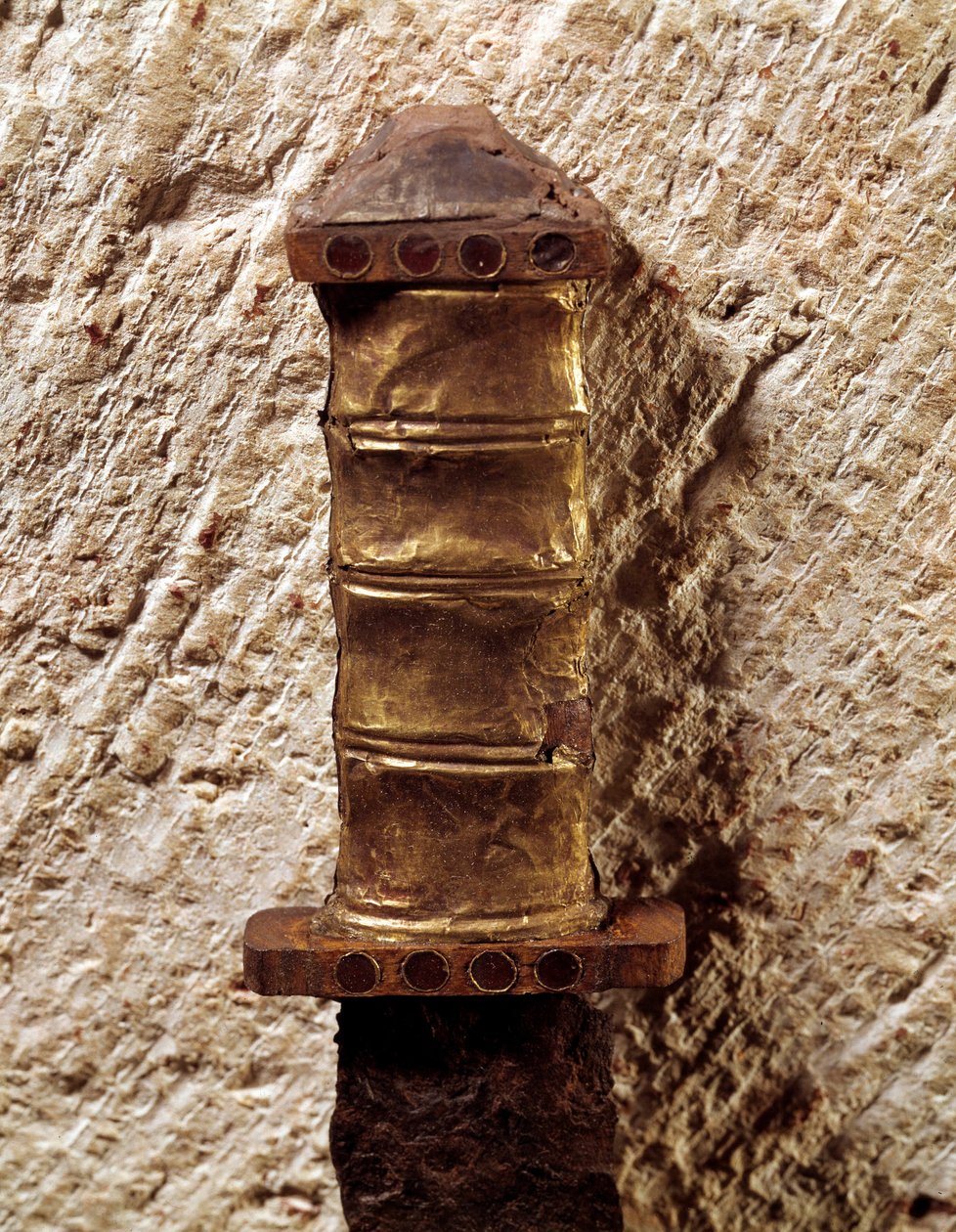 Merovingische kunst: handvat van Spee, 6e eeuw. Gallië, Nationaal Archeologisch Museum van Saint Germain en Laye door Merovingian Merovingian