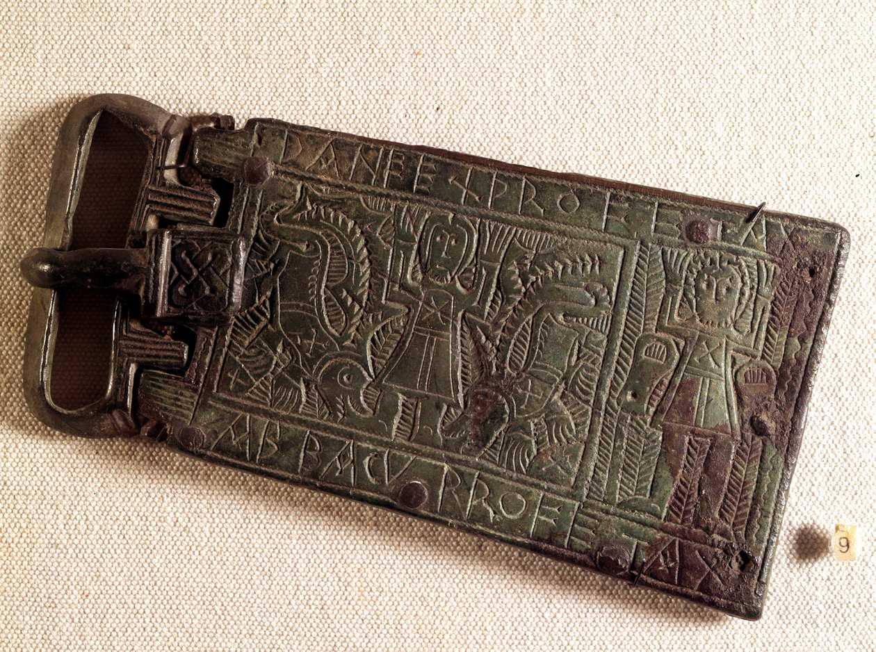 Merovingische kunst: Bronzen gordelgesp van het Bourgondische koninkrijk (barbaarse volkeren) die Daniël in de leeuwenkuil voorstelt. 550-626. Uit Franche-Comté. Nationaal Museum van Archeologie, Saint Germain en Laye door Merovingian Merovingian