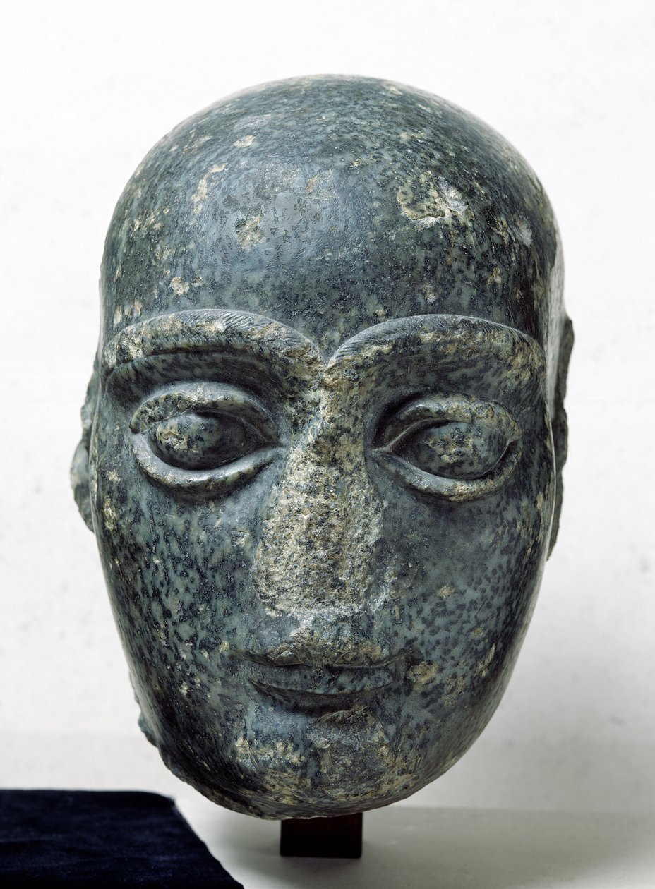 Hoofd van een man, bekend als Gudea met geschoren hoofd, uit Telloh (Oud Girsu) Neo-Sumerisch, c.2120 v.Chr. door Mesopotamian