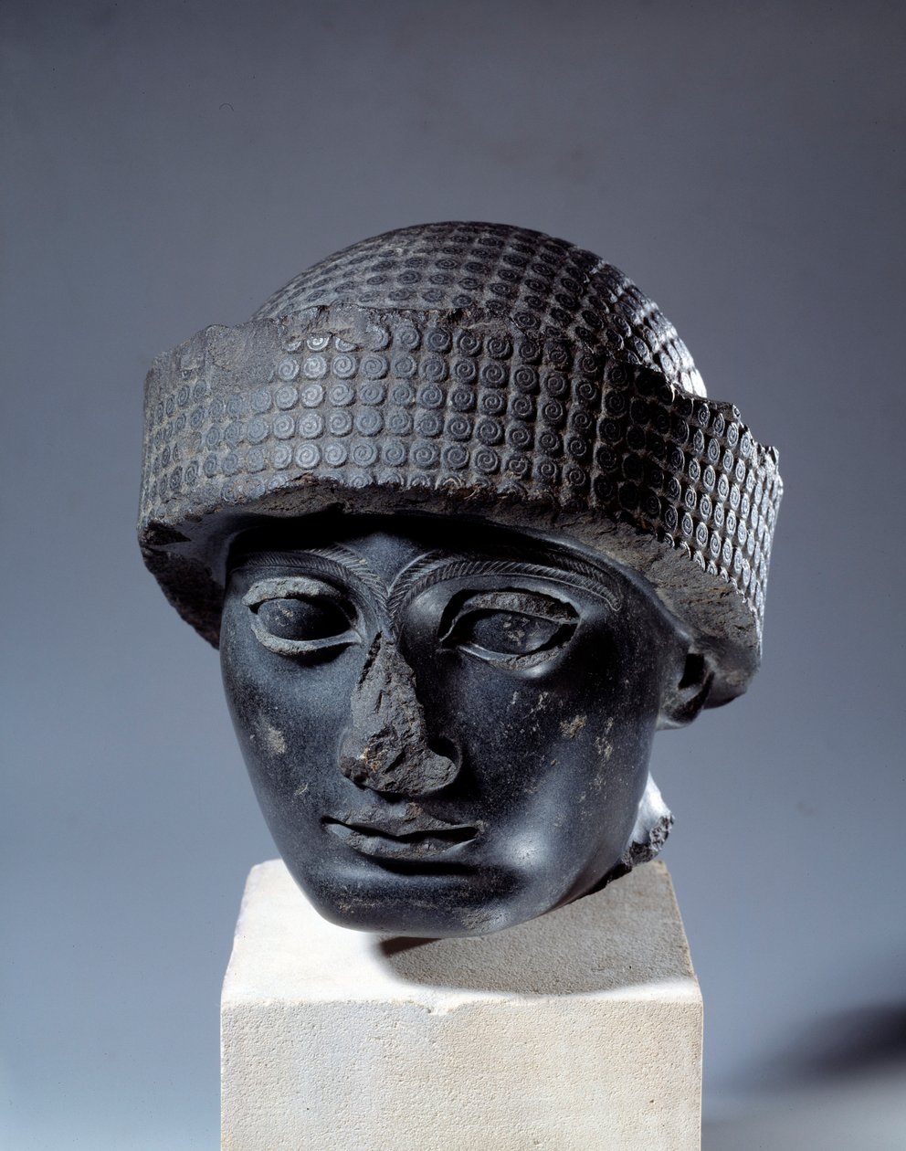 Mesopotamië: hoofd in dioriet zonder inscriptie van Gudea, gouverneur van de stad Lagash. Ca. 2120 v.Chr. Neo-Sumerische periode door Mesopotamian Mesopotamian