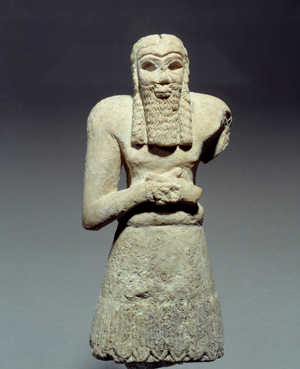 Oosterse antiquiteiten: kalkstenen beeldje van een orant gewijd aan Prins Ginak. Mesopotamië. 2750 v.Chr. Parijs, Louvre Museum door Mesopotamian Mesopotamian