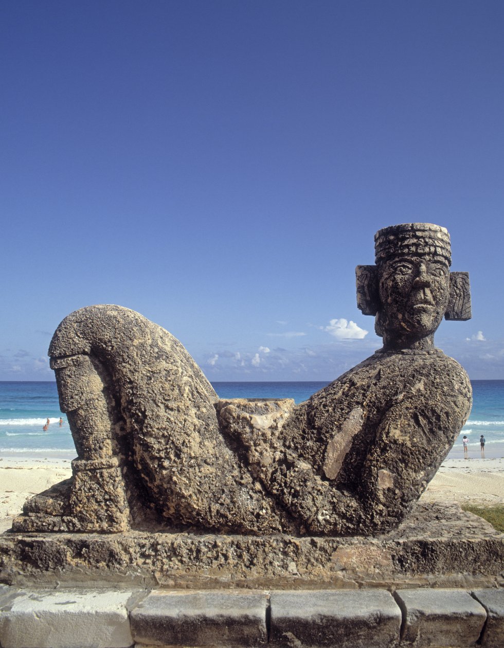 Een kopie van het standbeeld van Chac-Mool uit Chichen-Itza, Yucatan, ca. 987-1185 v.Chr. door Mexican School