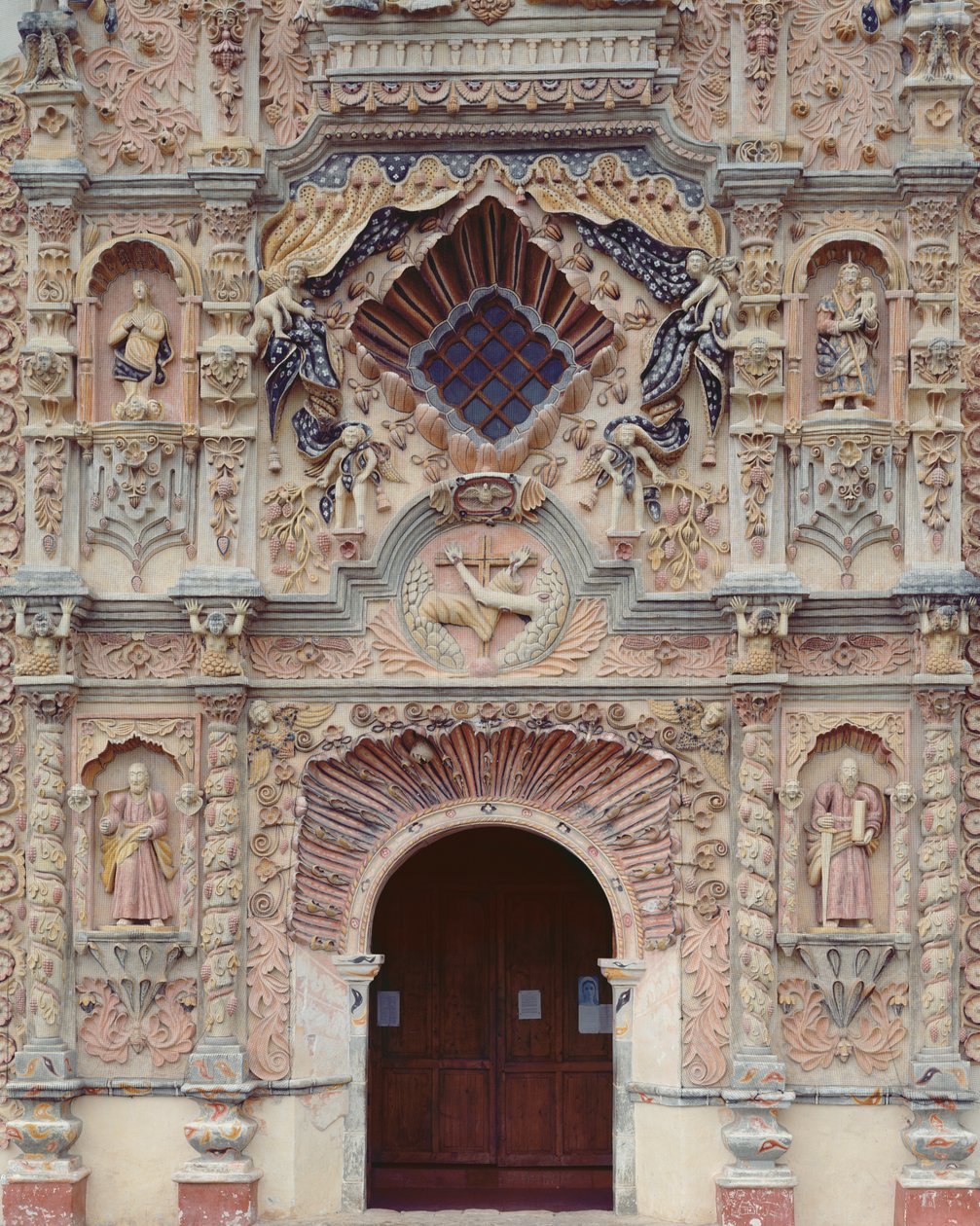 Gevel van de Franciscaner Missiekerk van Sint-Franciscus, 1754-62 door Mexican School