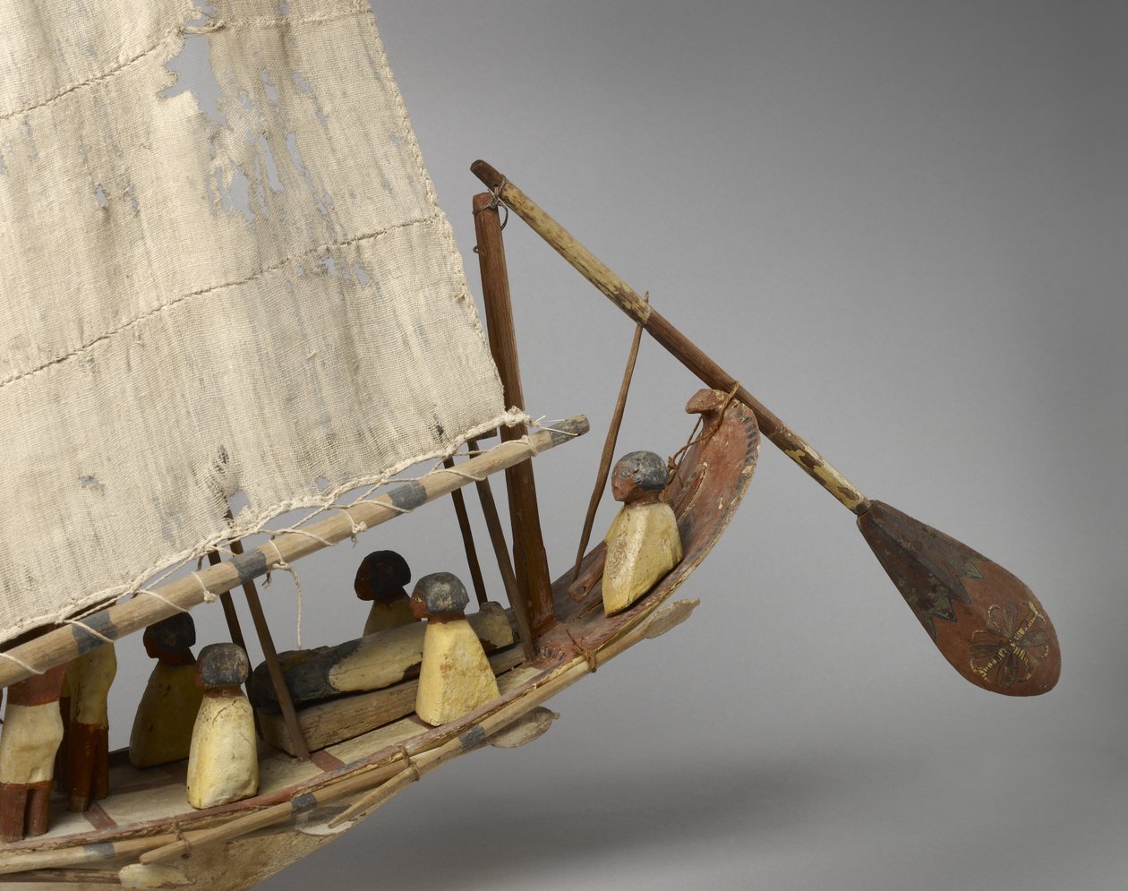 Modelboot met zeil, roeispanen en 10 figuren, ca. 1975-1640 v.Chr. door Middle Kingdom Egyptian