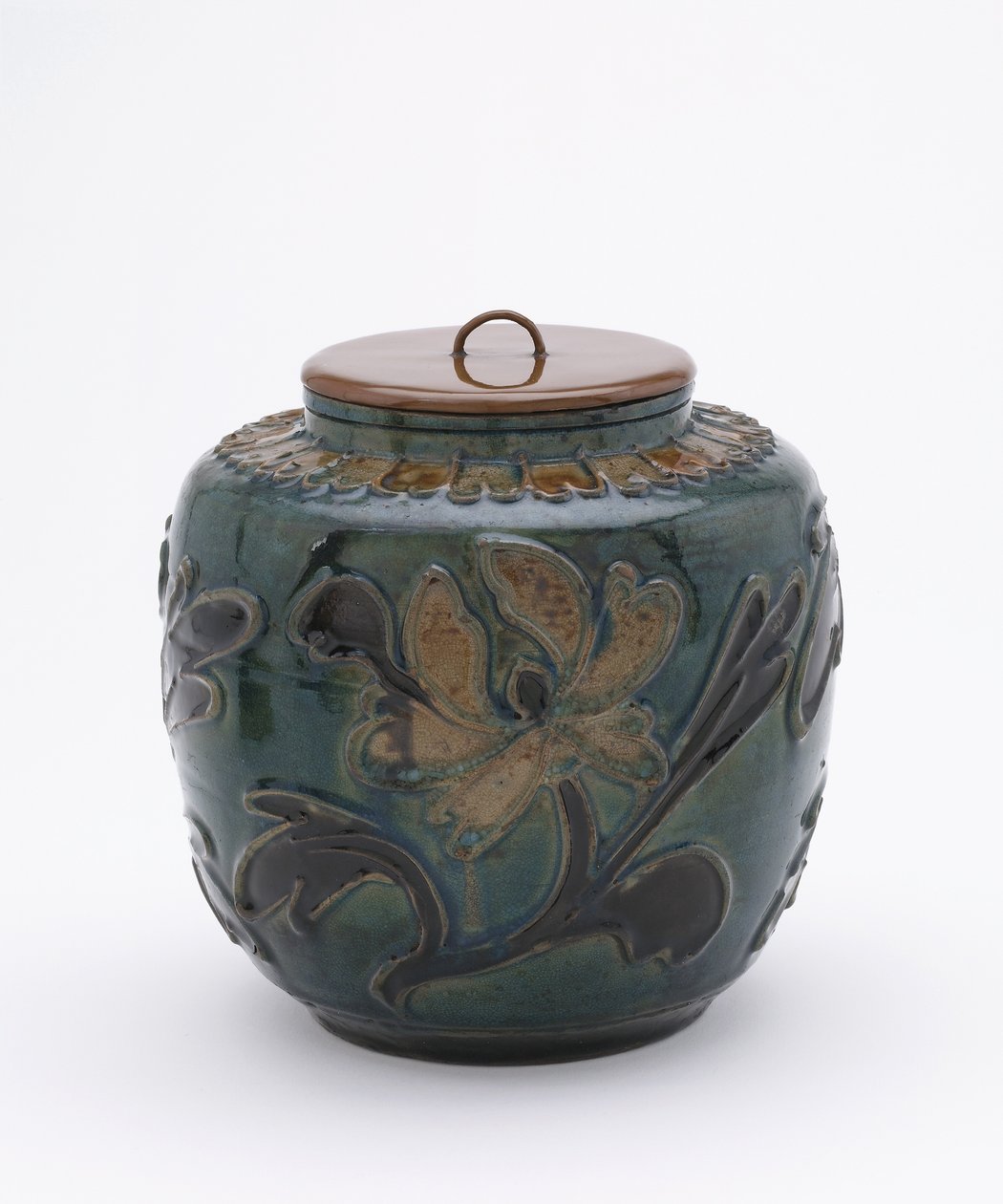 Polychrome pot met lakdeksel door Ming Dynasty Chinese School