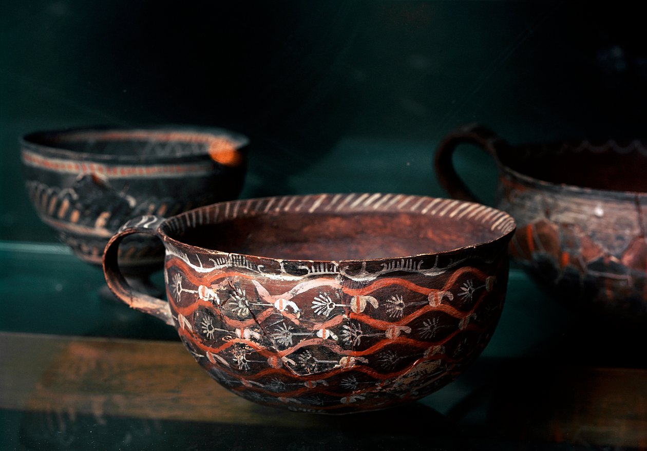Minoïsche kunst: keramische beker van de Kamares (Kreta) periode protopalatiale (2100 tot 1650 v.Chr.), uit Knossos. Heraklion, Archeologisch Museum door Minoan