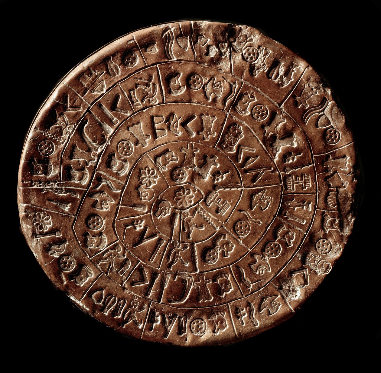 De schijf van Phaistos (Minoïsche kunst - 1700 - 1600 v.Chr.) bedekt met hiërogliefen door Minoan