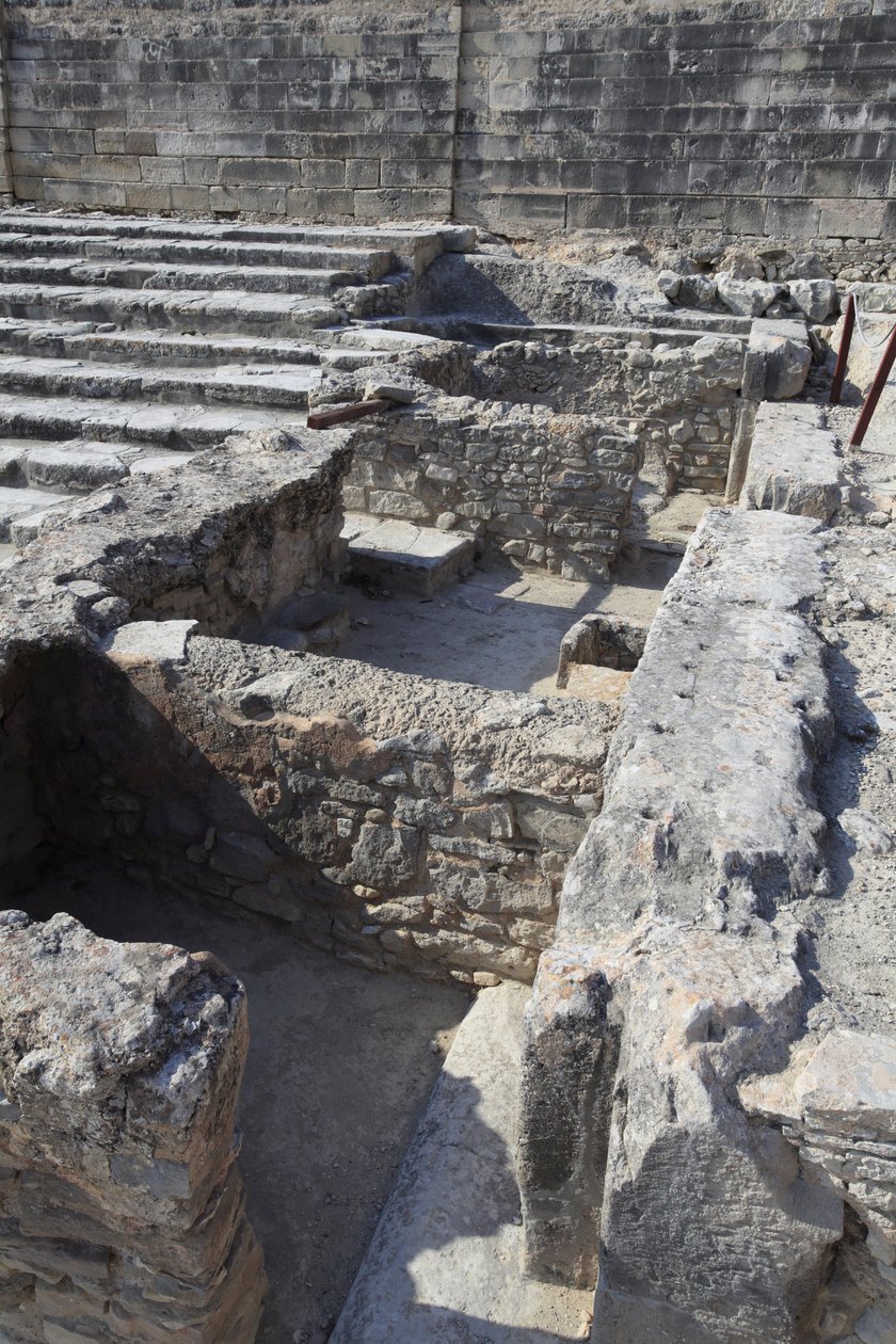 Minoïsche archeologische site van Phaistos. Het tripartiete heiligdom. Dit complex van kamers voor het paleis was een klein heiligdom. Phaistos, Kreta door Minoan