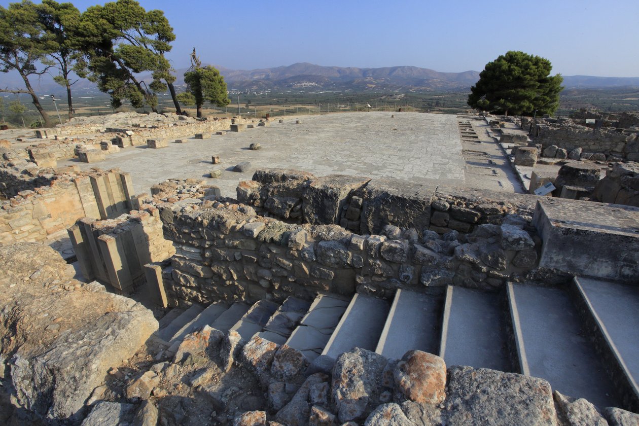 Minoïsch archeologisch terrein van Phaistos. Zicht op de centrale binnenplaats. door Minoan
