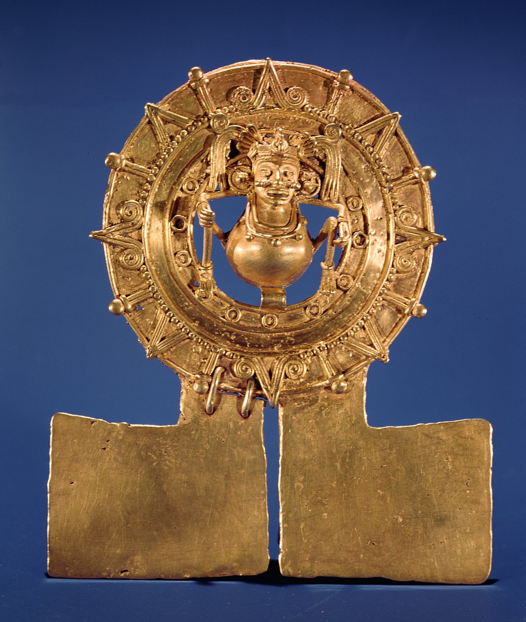 Hanger die een zonneschijf voorstelt, Zaachila, Oaxaca door Mixtec