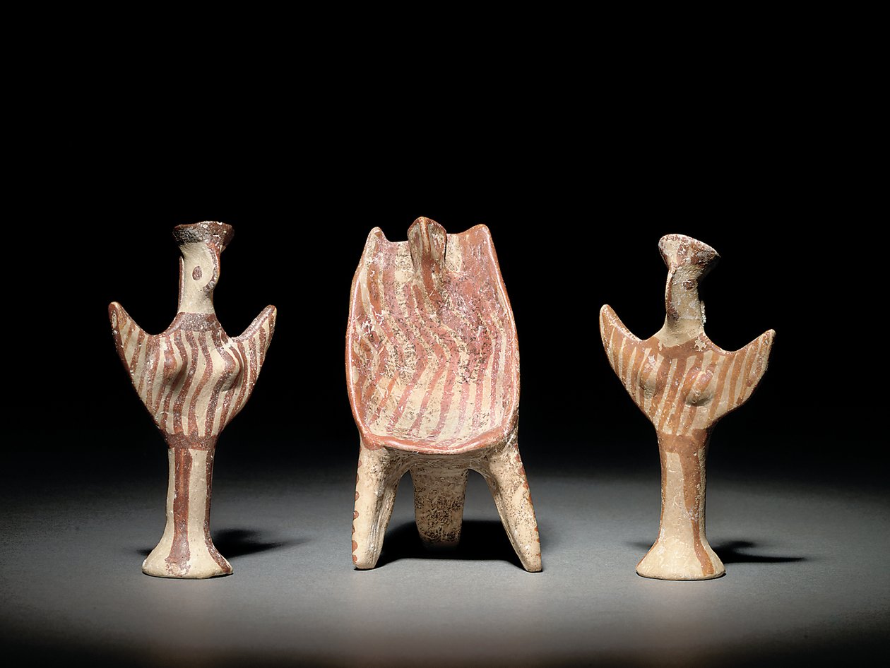 Psi-figuur, troon met zittende figuur, en Psi-figuur, c.1300-1200 v.Chr. (terracotta) door Mycenaean