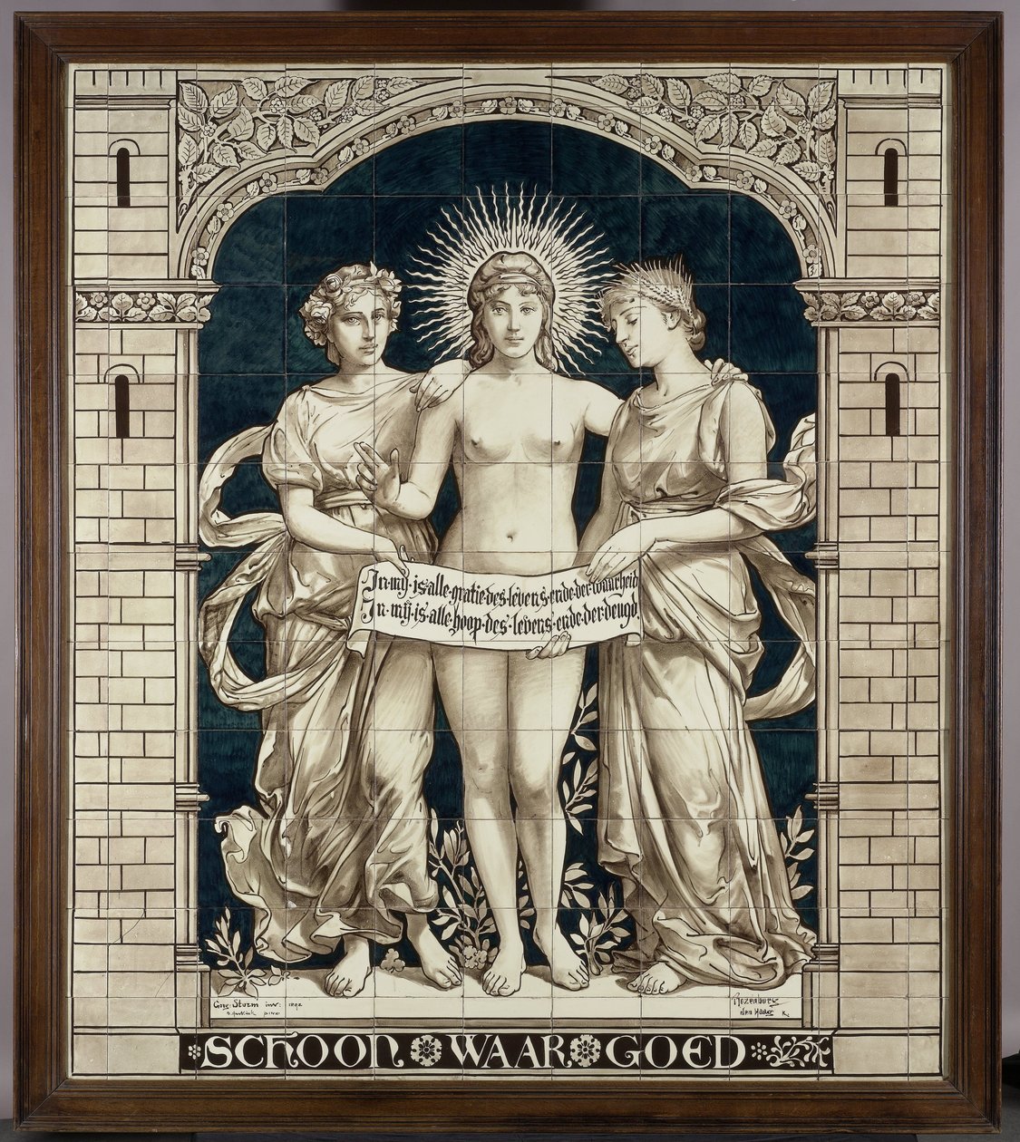 Tegeltableau met de personificaties van het Schone, het Ware en het Goede door N.V. Haagsche Plateelfabriek Rozenburg