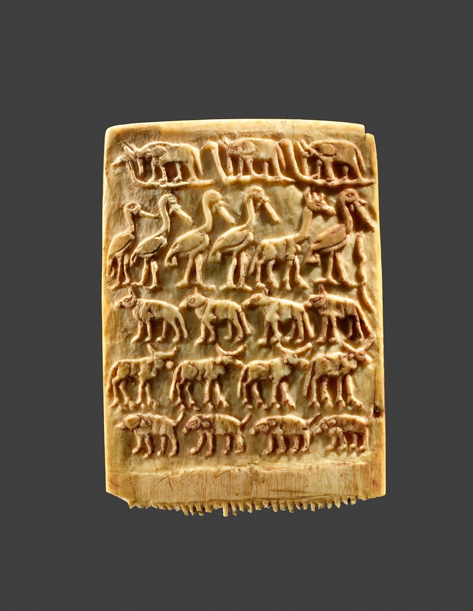 Haarspeld versierd met rijen wilde dieren, ca. 3200-3100 v.Chr. door Naqada Period Egyptian