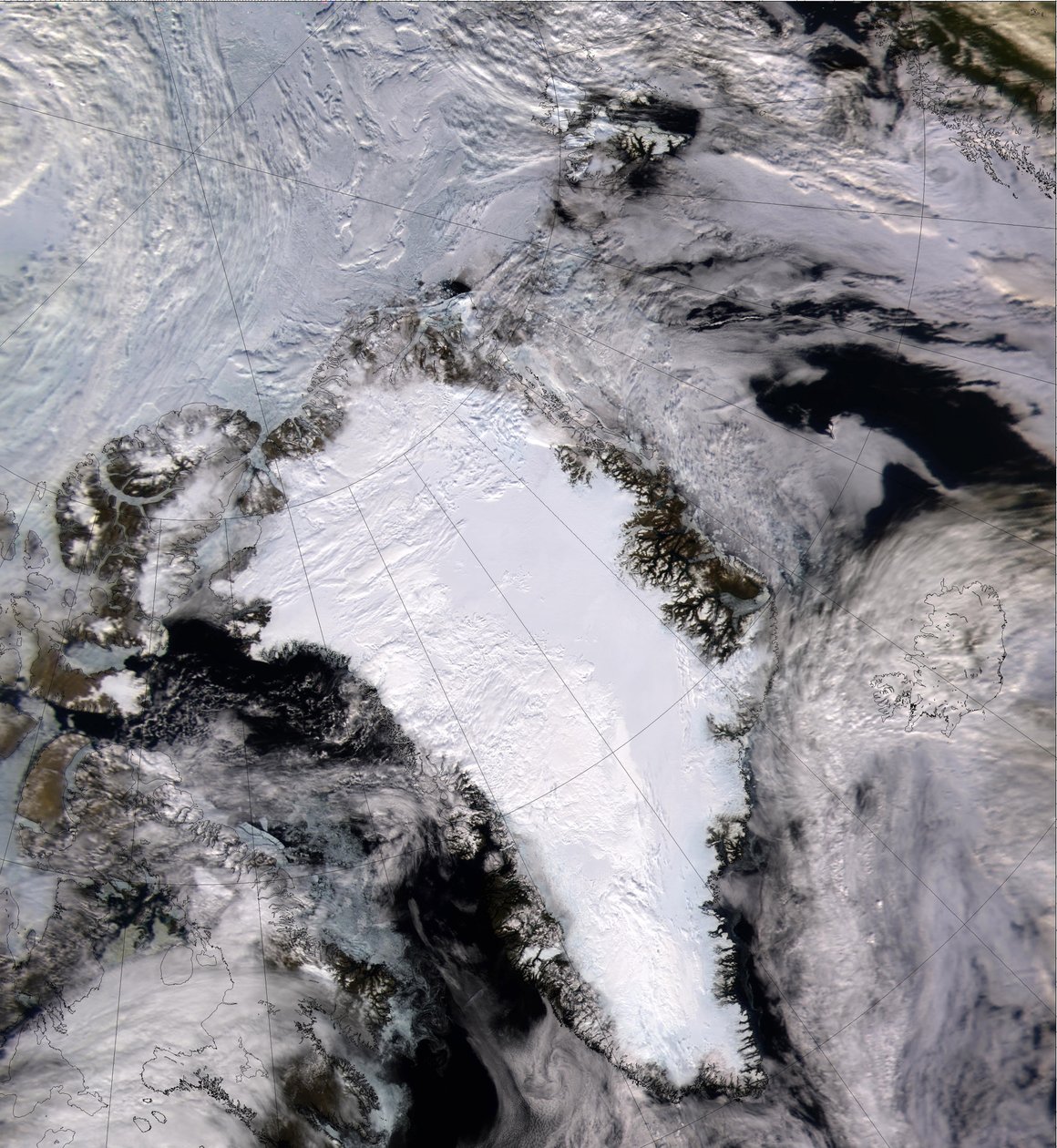 Satellietbeeld van een met sneeuw en ijs bedekt Groenland in 2000. door National Aeronautics and Space Administration National Aeronautics and Space Administration