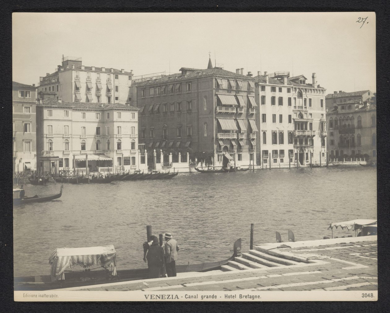 Exterieur van Hotel Bretagne te Venetië door Neue Photographische Gesellschaft