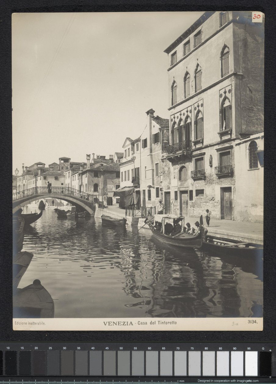 Exterieur van het woonhuis van Tintoretto te Venetië door Neue Photographische Gesellschaft