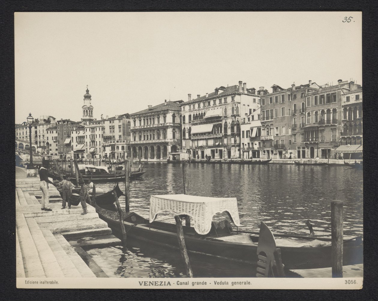 Gezicht op het Canal Grande te Venetië door Neue Photographische Gesellschaft