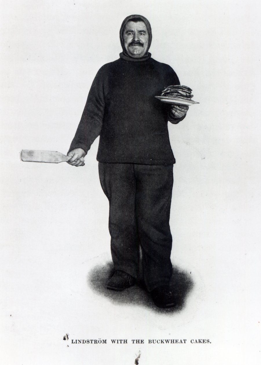 Lindstrom met de boekweitpannenkoeken, uit De Zuidpool door Roald E. Amundsen, c.1910-12 door Norwegian Photographer
