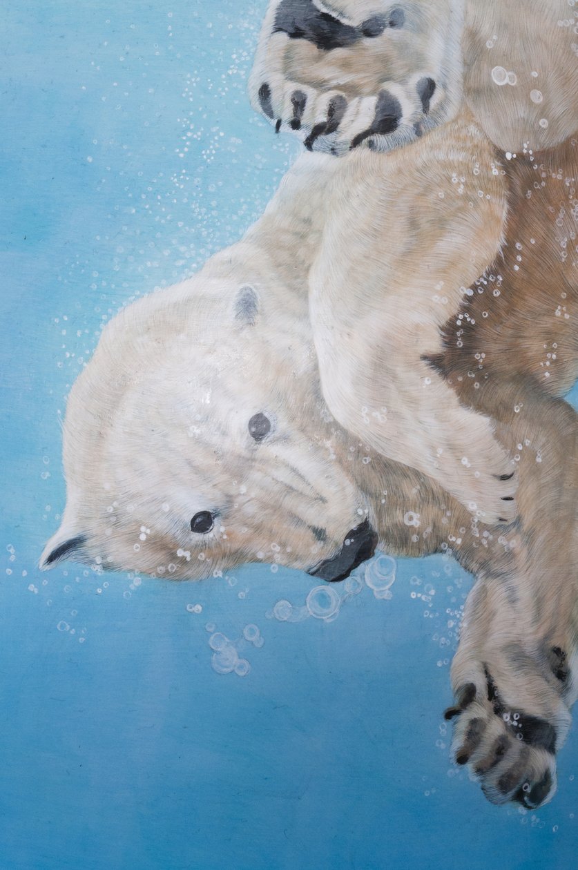 Ijsbeer ballet, detail, 2012 (acryl op glasvezel gebeeldhouwd ei) door Odile Kidd