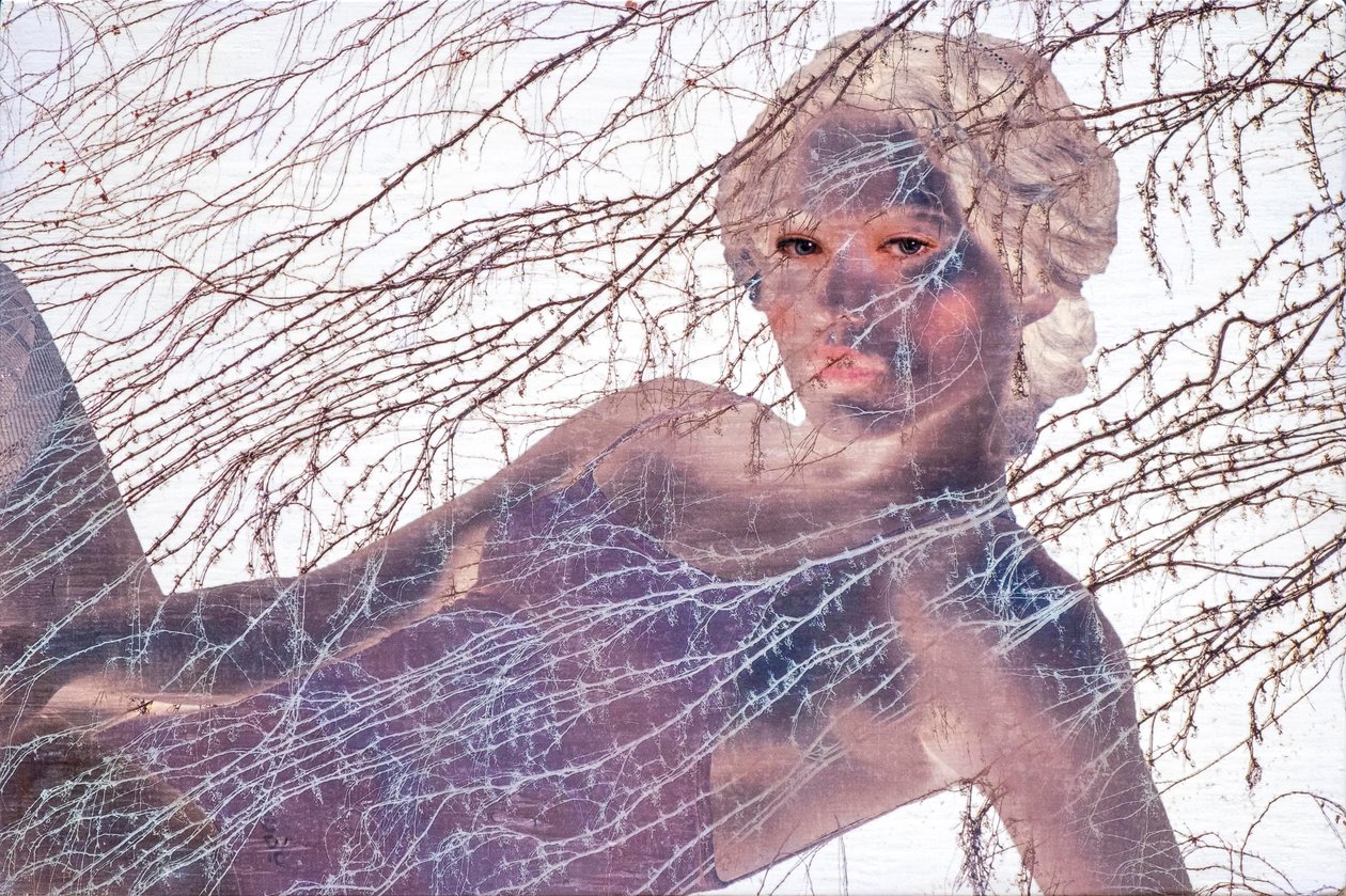 Hennessy, 2020 (gemengde techniek op hout) door Olivia Gozzano