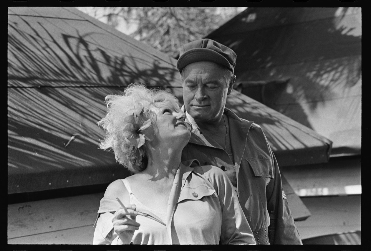 Bob Hope en Phyllis Diller op de set van 