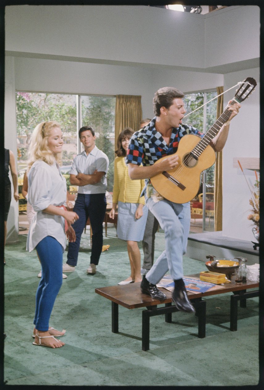 Frankie Avalon en Tuesday Weld op de set van 