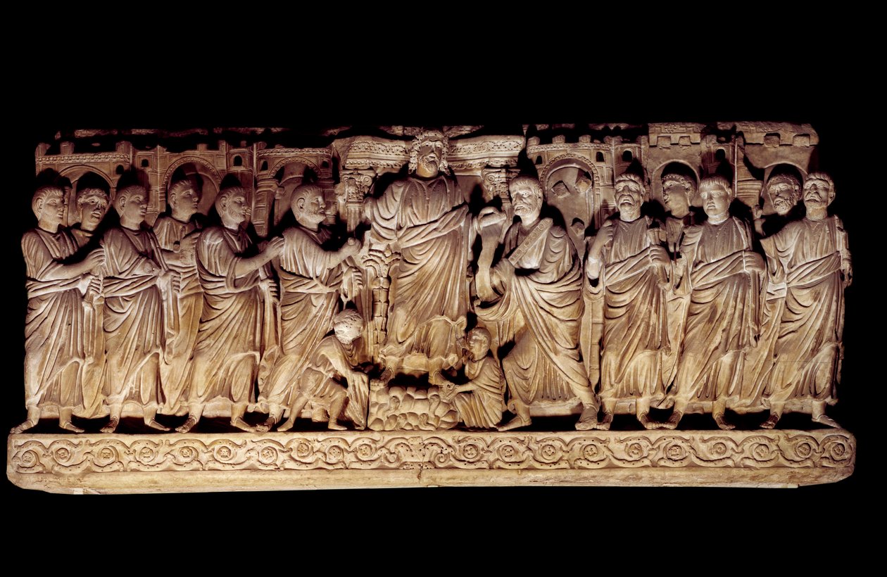 Paleochristelijke kunst: gebeeldhouwd sarcofaag die Christus met de apostelen voorstelt. uit de Basiliek van Sint-Pieter in Rome, mausoleum van de Anicii. 390-400 na Christus. Parijs, Louvre Museum door Paleo Christian