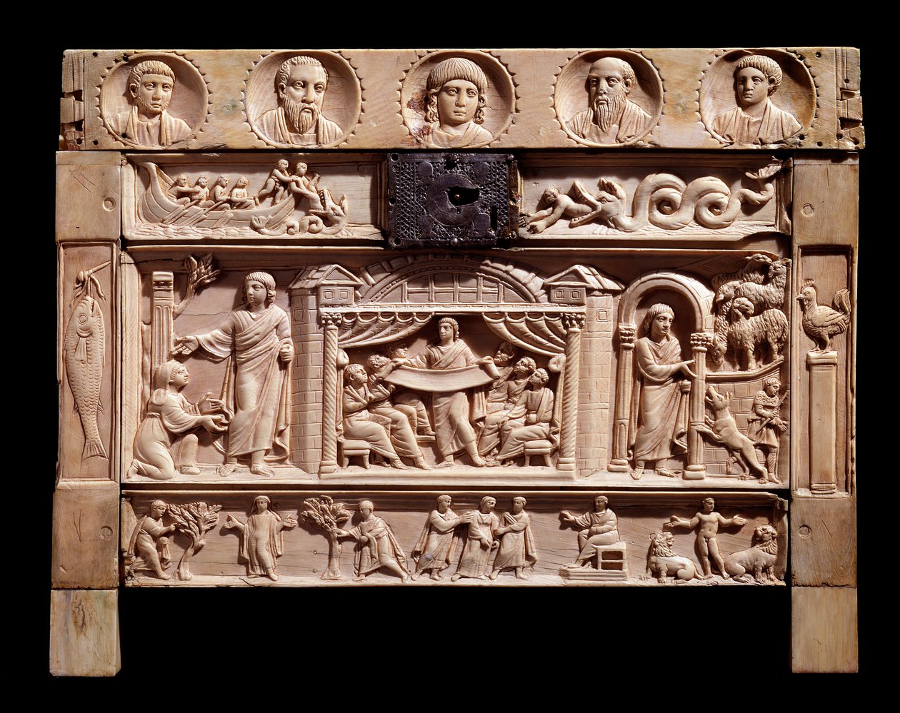 Reliekschrijn met reliëfs die scènes uit het oude testament voorstellen door Paleo Christian