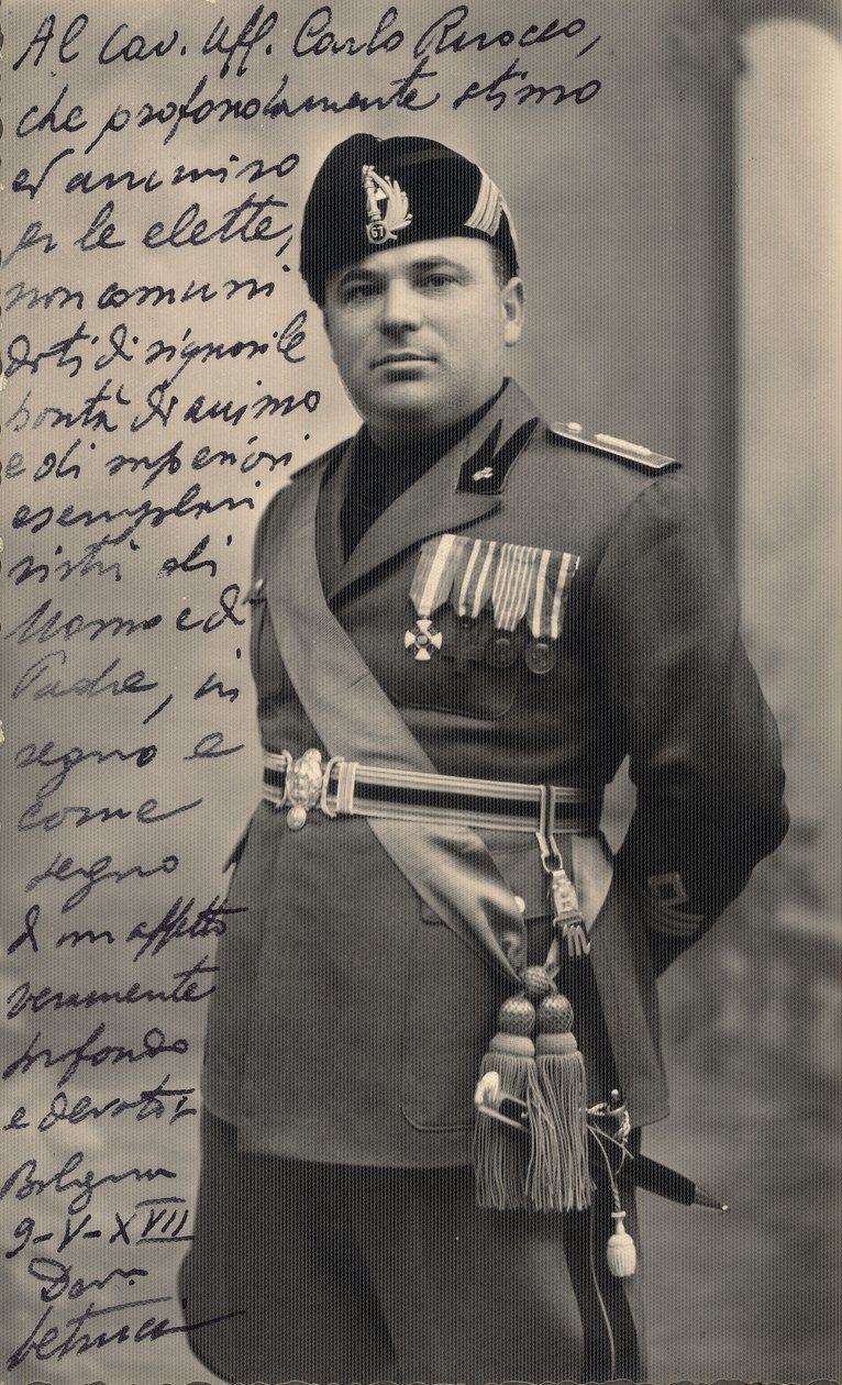 Album "MVSN- Zwarthemden": Centurion van de Militie in volledig uniform, 05/1939 door Pasquini Pasquini