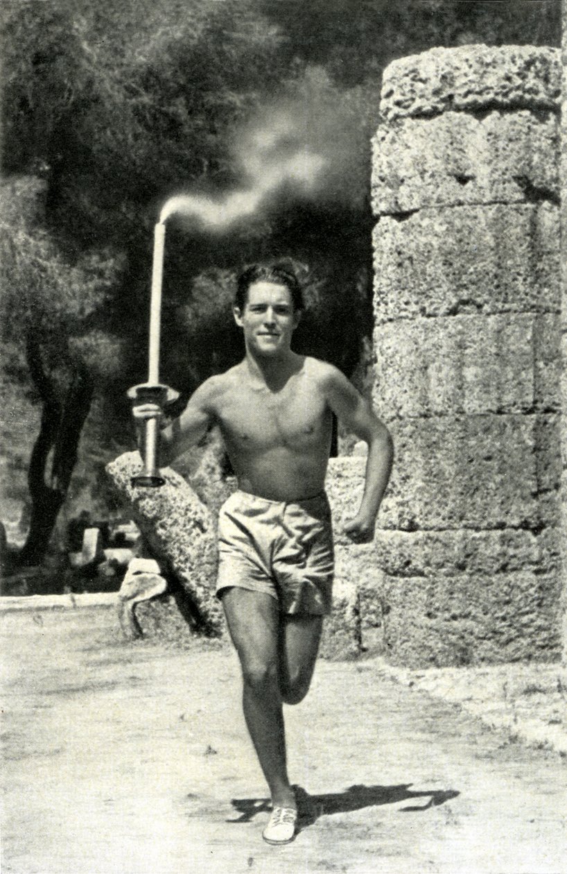 Konstantin Kondylis eerste Olympische fakkeldrager voor de Spelen in Berlijn door Paul Wolff