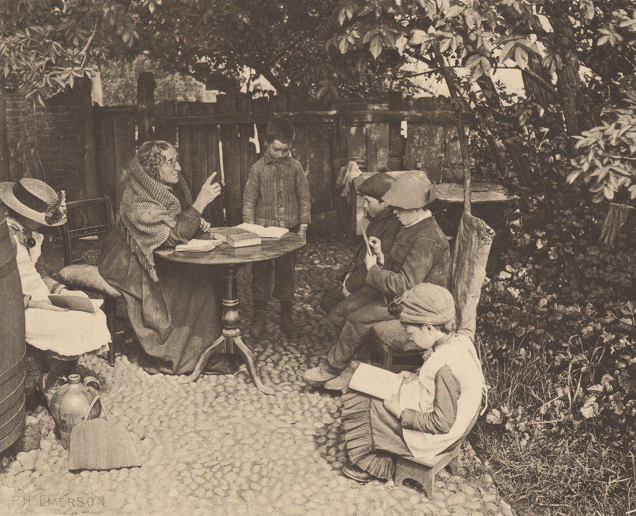 Een damesschool door Peter Henry Emerson