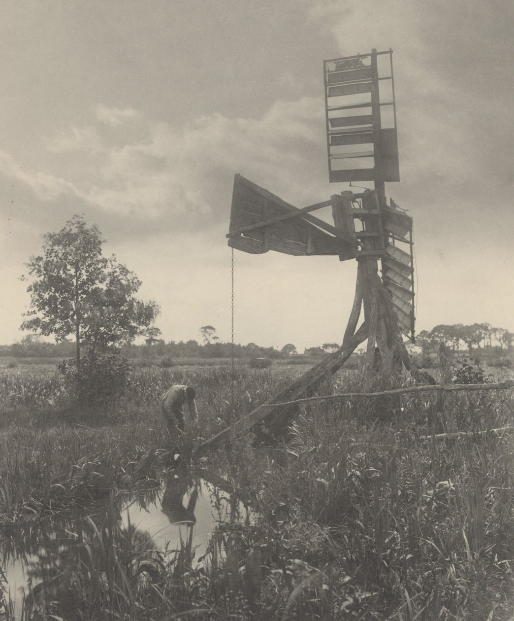 Een vervallen watermolen,1886 (foto) door Peter Henry Emerson