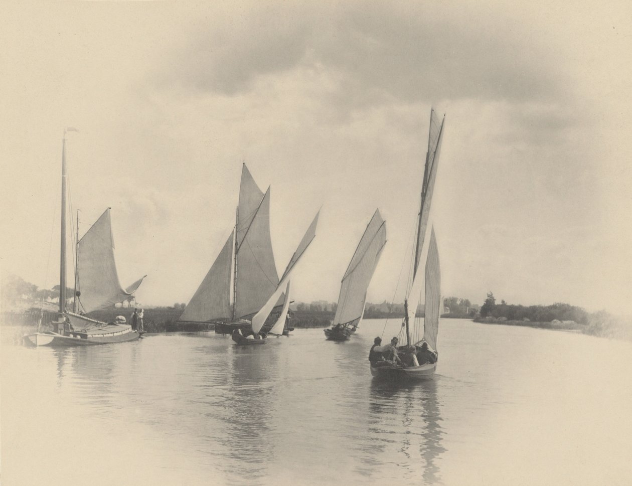 Een zeilwedstrijd in Horning,1885 (foto) door Peter Henry Emerson