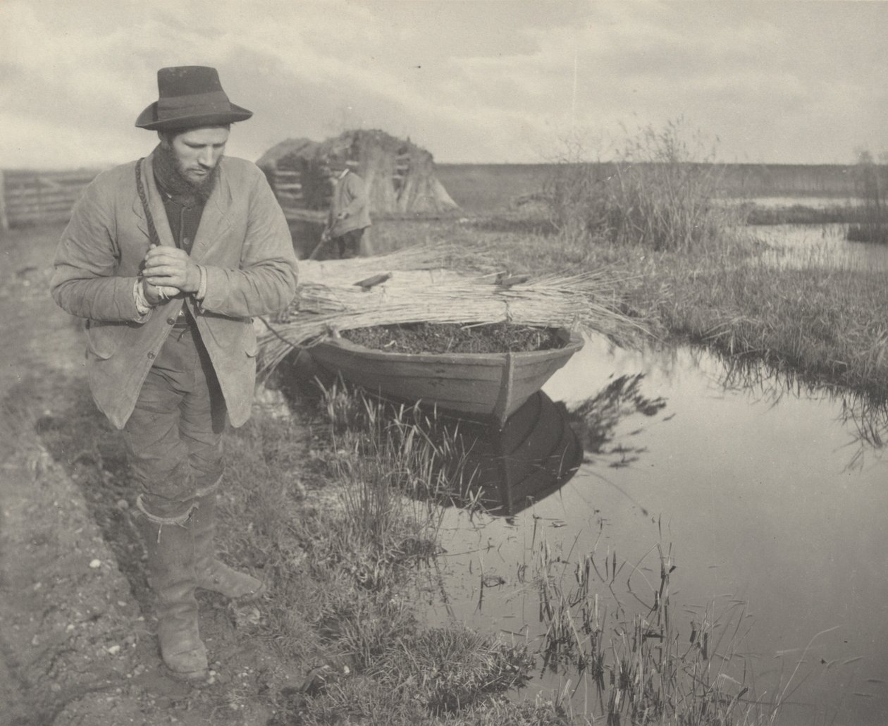 Het Riet Slepen door Peter Henry Emerson and T.F. Goodall