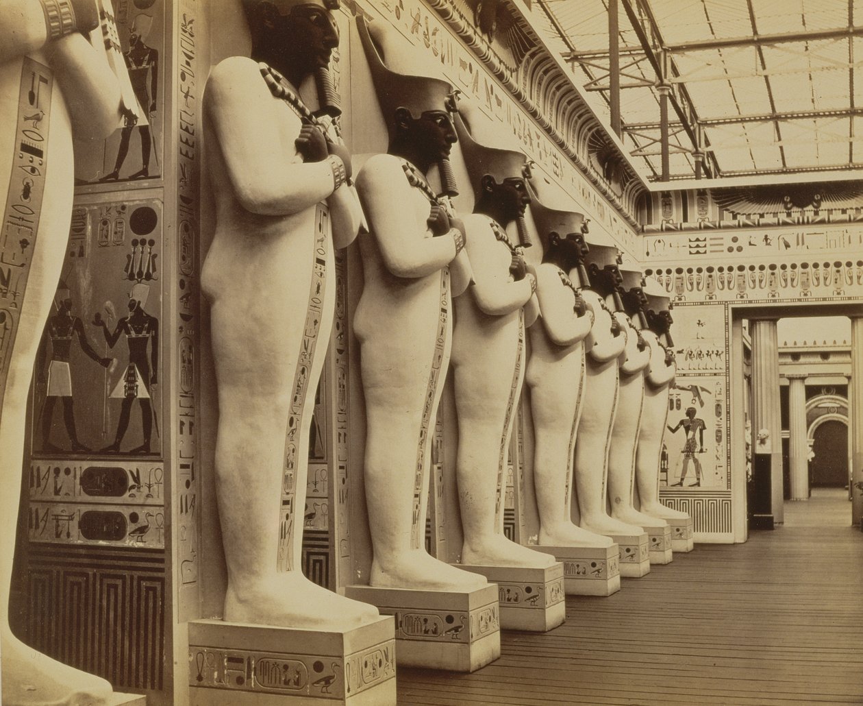 Het Egyptische Hof en de Gevel van de Hal van de Kolossen, Crystal Palace, Sydenham, 1854 door Philip Henry Delamotte
