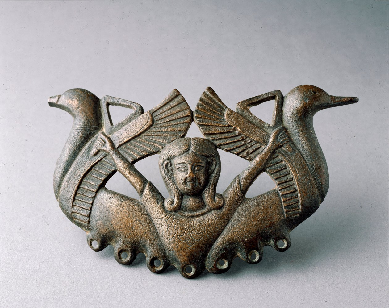 Fenicische kunst: voorstelling van de godin Astarte. Ze wordt omringd door twee vogels die opstijgen. Bronzen beeldhouwwerk uit de 6e eeuw v.Chr. Uit Sevilla. Sevilla, archeologisch museum door Phoenician School