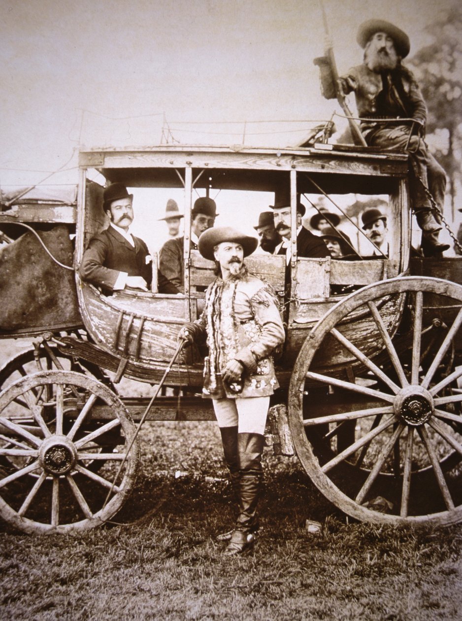 Buffalo Bill Cody (1846-1917) en zijn Deadwood-koets door Photographer American