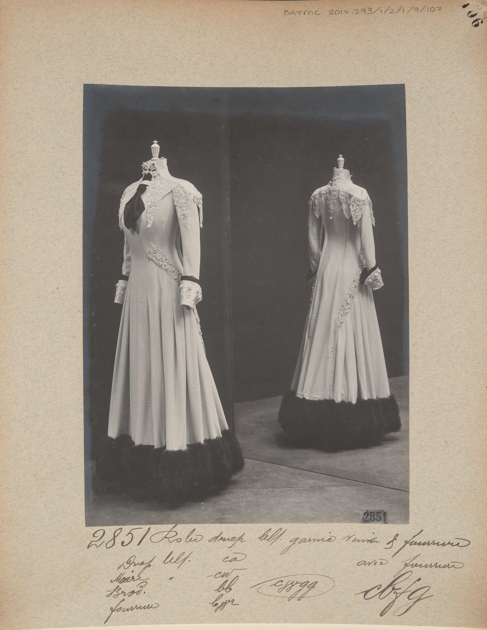 Albumblad: House of Worth, Middagjurk door Photographer French